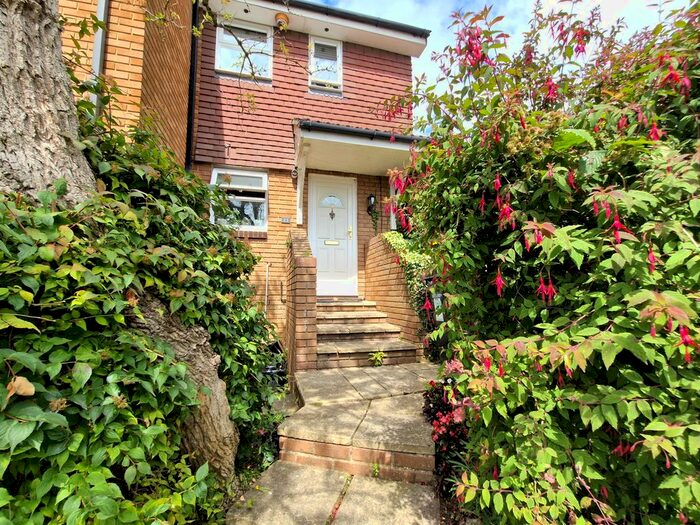 2 Bedroom End Of Terrace House To Rent In Griffon Close, Bursledon, SO31