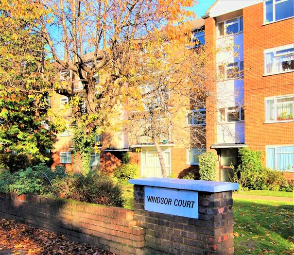 2 Bedroom Flat To Rent In Windsor Court, London, N14