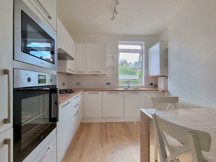 1 Bedroom Flat To Rent In Melbourne Grove, London, SE22