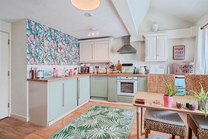 2 Bedroom Flat For Sale In Lansdowne Road, Leicester, LE2