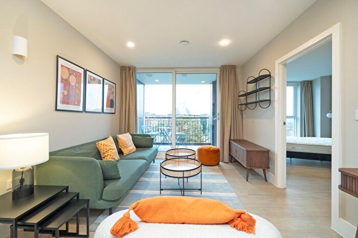 2 Bedroom Flat To Rent In Wyvil Road, Nine Elms, London, SW8