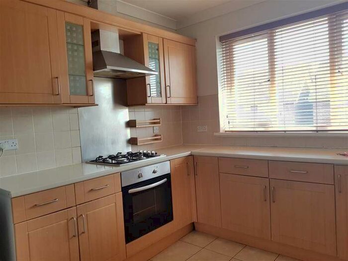 3 Bedroom Flat To Rent In Norcott Close, UB4