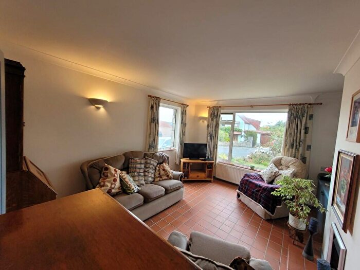 2 Bedroom Detached Bungalow For Sale In Bay Crescent, Swanage, Dorset, BH19 - Photo 4