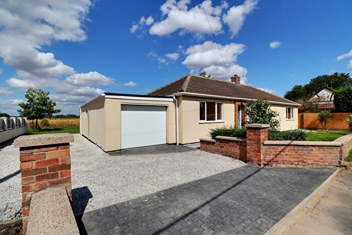 3 Bedroom Bungalow For Sale In King Edward Street, Belton, Lincolnshire, DN9