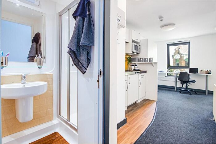 Studio To Rent In Fulham Palace Road, London, W6