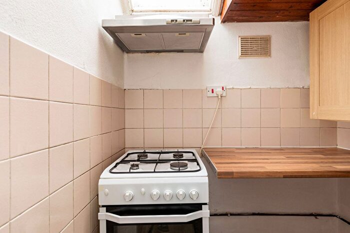 3 Bedroom Semi-detached House For Sale In Heming Road, Edgware, HA8