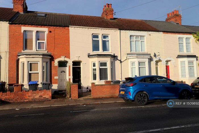 2 Bedroom Terraced House To Rent In Rothersthorpe Road, Northampton, NN4
