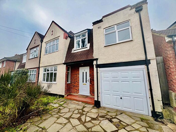 4 Bedroom Semi Detached House To Rent In Beaulieu Drive, Pinner, HA5