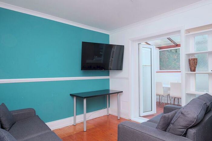 5 Bedroom Flat To Rent In Widdicombe Way, Brighton, BN2