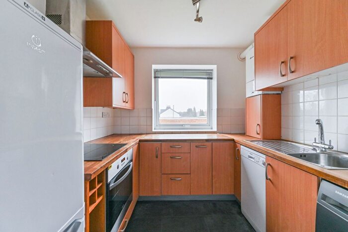 2 Bedroom Flat To Rent In Maldon Road, Wallington, SM6