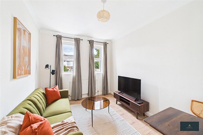 1 Bedroom Apartment For Sale In Vicarage Road, London, E10