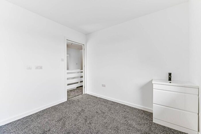 Studio To Rent In Crossways Road, Mitcham, CR4