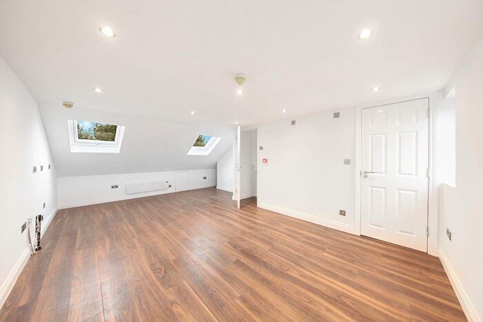 3 Bedroom Flat To Rent In Burnley Road, London, NW10