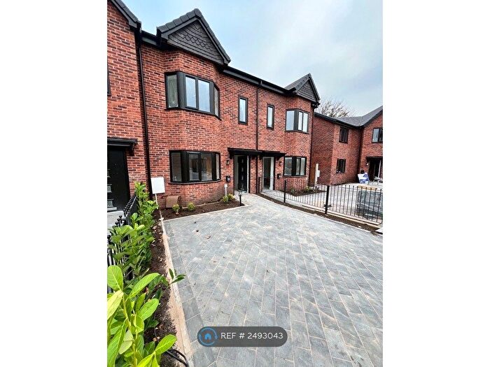 3 Bedroom End Of Terrace House To Rent In Bowling Green Avenue, Eccles, Manchester, M30