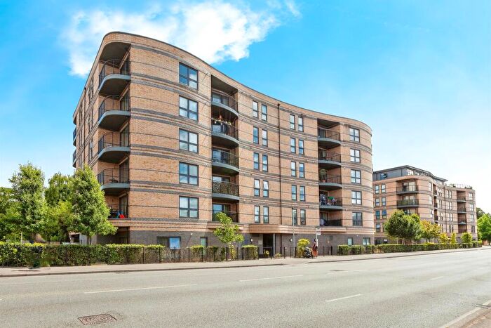 2 Bedroom Flat For Sale In Windsor Road, Slough, SL1