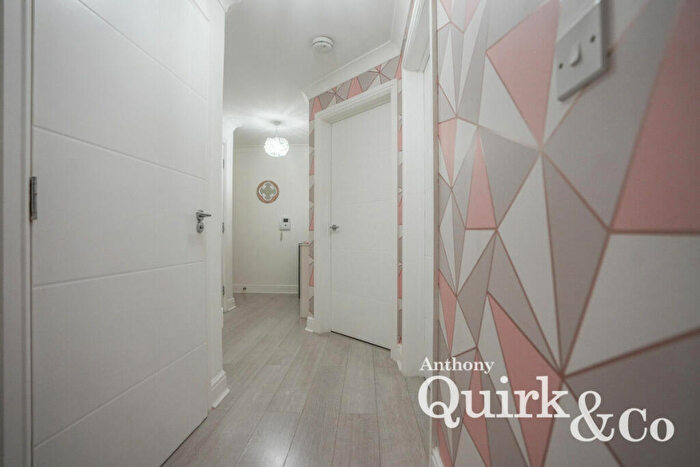 2 Bedroom Apartment For Sale In The Riverfront, Canvey Island, SS8