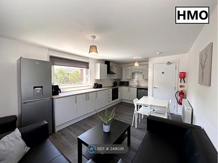 4 Bedroom Flat To Rent In Hmo Chapel Street, Glasgow, G73