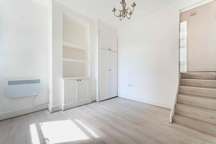 1 Bedroom Flat To Rent In Kingscourt Road, Streatham Hill, London, SW16