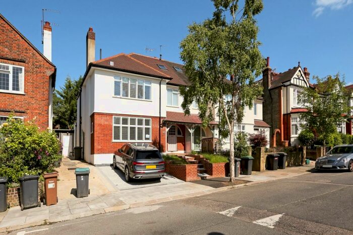 5 Bedroom Semi-Detached House To Rent In Grove Avenue London, N10