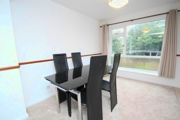 2 Bedroom Maisonette To Rent In Featherbed Lane, Croydon, CR0