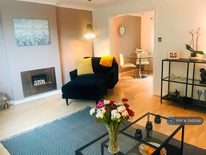 2 Bedroom Flat To Rent In Worsley, Manchester, M28