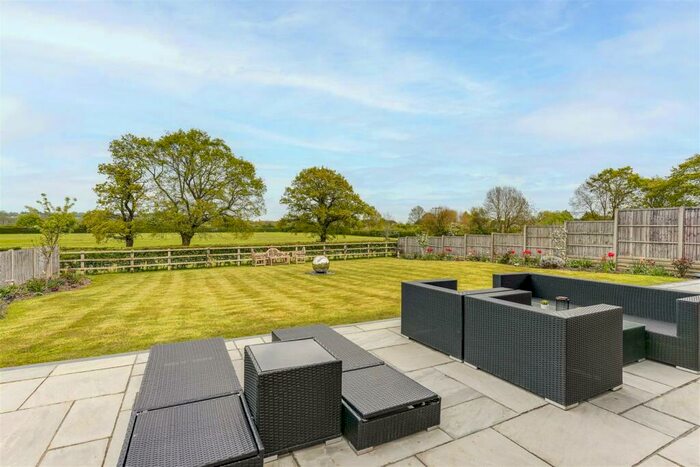 4 Bedroom Detached House For Sale In Oak Tree Close, Nazeing, EN9