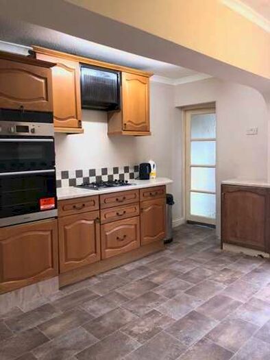 3 Bedroom Semi-Detached House To Rent In Hadzor Road, Oldbury, Birmingham, B68