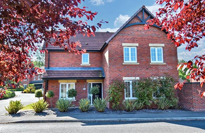 4 Bedroom Detached House For Sale In Damstead Park Avenue, Alfreton, Derbyshire, DE55