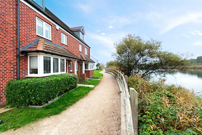 4 Bedroom Semi-Detached House For Sale In Ellingham View, Dartford, Kent, DA1