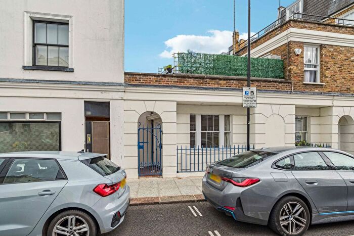 Studio For Sale In Courtnell Street, London, W2