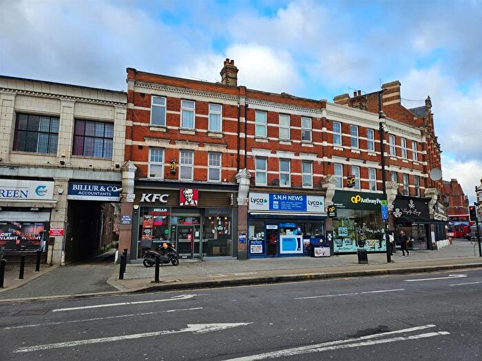 3 Bedroom Flat To Rent In Green Lanes, London, N13