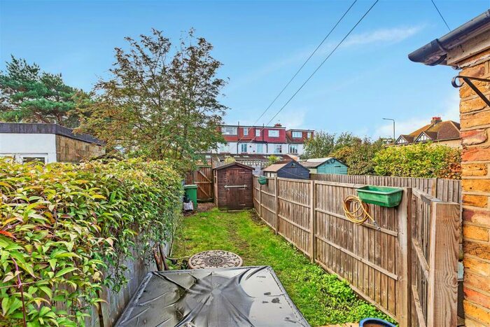 3 Bedroom Flat To Rent In Lower Richmond Road, East Sheen, SW14