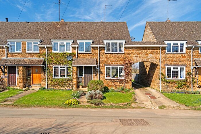 3 Bedroom Semi-Detached House For Sale In Lower Street, Barford St. Michael, OX15