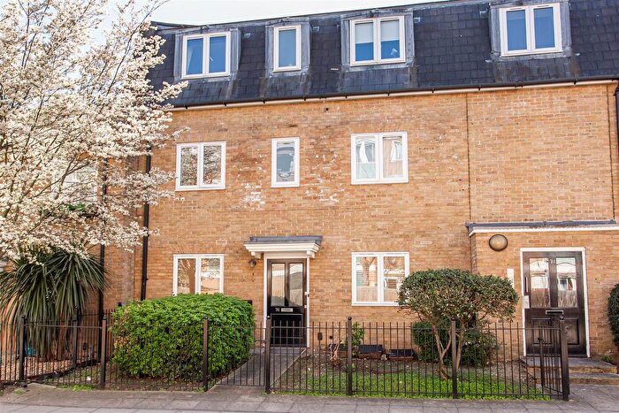 2 Bedroom Flat To Rent In Redmans Road, Stepney Green, E1