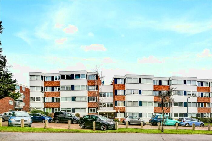 2 Bedroom Flat To Rent In Trent Court, New Wanstead, London E11