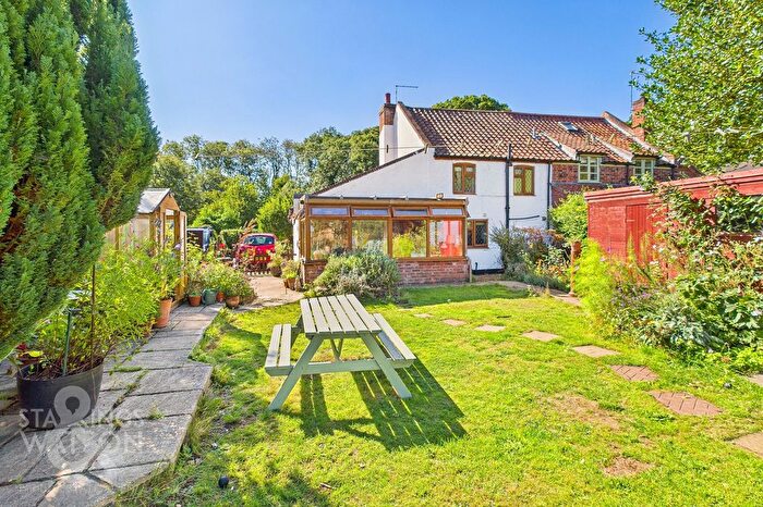 2 Bedroom Cottage For Sale In Squires Road, Halvergate, Norwich, NR13