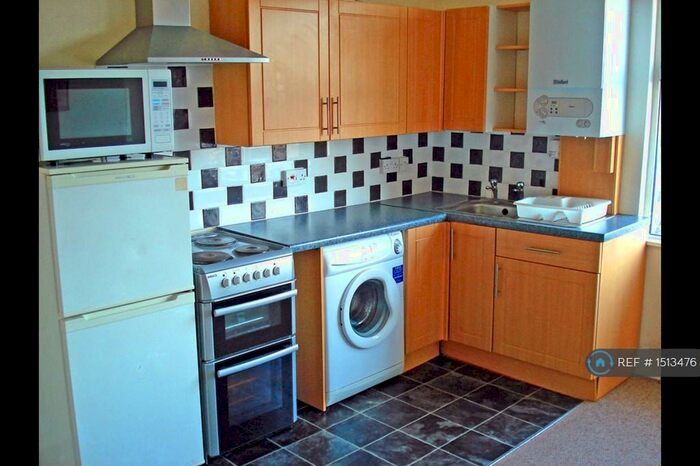 2 Bedroom Flat To Rent In Elm Road, Plymouth, PL4