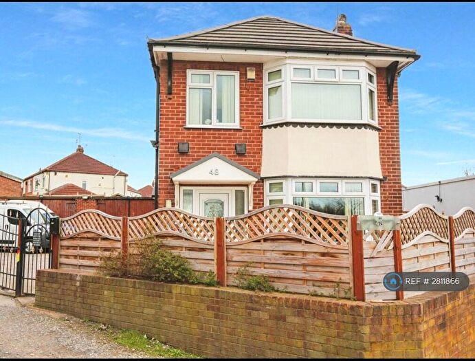 4 Bedroom Detached House To Rent In Belle Isle Road, Leeds, LS10