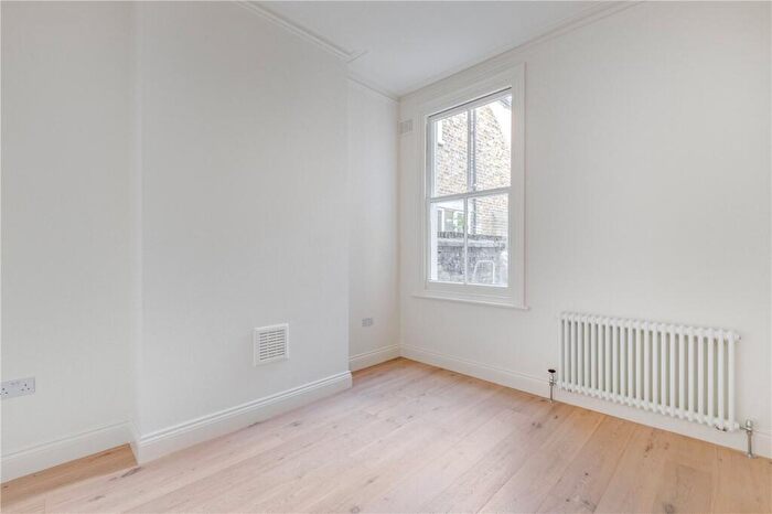 2 Bedroom Apartment To Rent In Clifford Gardens, Kensal Rise, London, NW10