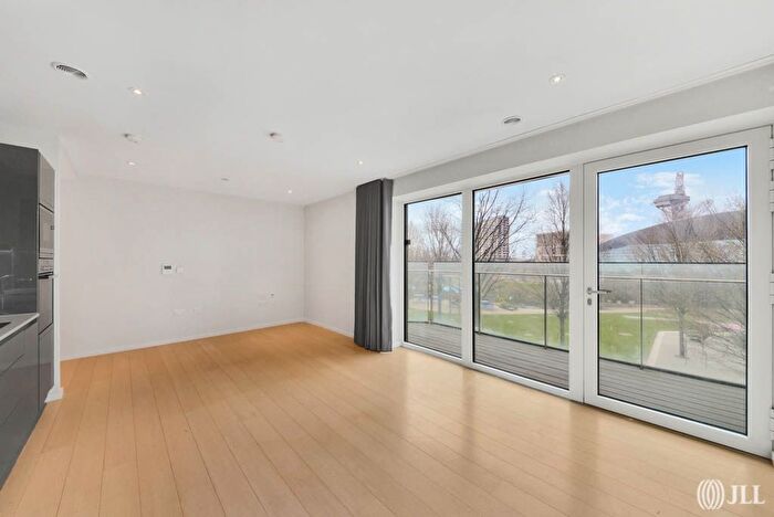 2 Bedroom Flat To Rent In Glasshouse Gardens, London, E20