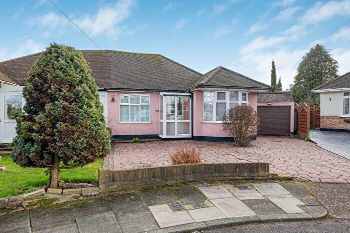 2 Bedroom Semi-Detached Bungalow For Sale In Pinewood Close, Orpington, BR6