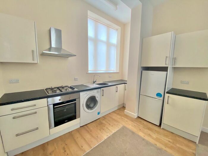 2 Bedroom Apartment To Rent In Heritage Mews, Halifax, HX1