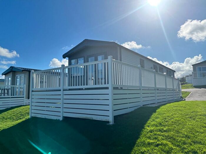 2 Bedroom Mobile/park Home For Sale In Crantock, Newquay, TR8
