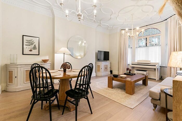 1 Bedroom Flat To Rent In Earls Court Square, Earls Court, SW5