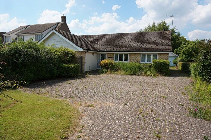 4 Bedroom Bungalow For Sale In High Street, Marston St Lawrence, OX17