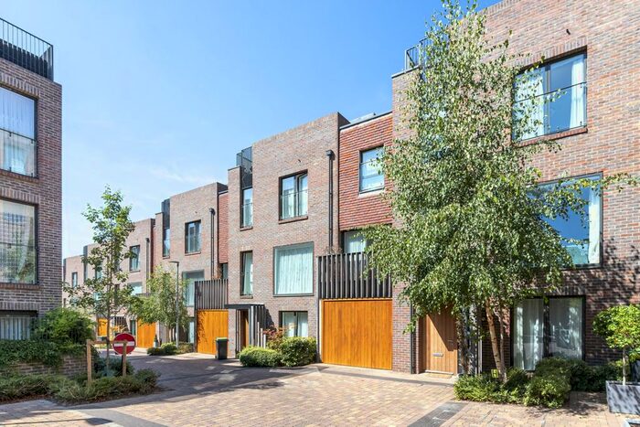 5 Bedroom Semi-Detached House To Rent In Marwood Square, Muswell Hill, London, N10