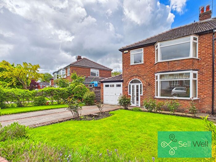3 Bedroom Semi-Detached House For Sale In Maple Grove, Worsley, Manchester, M28