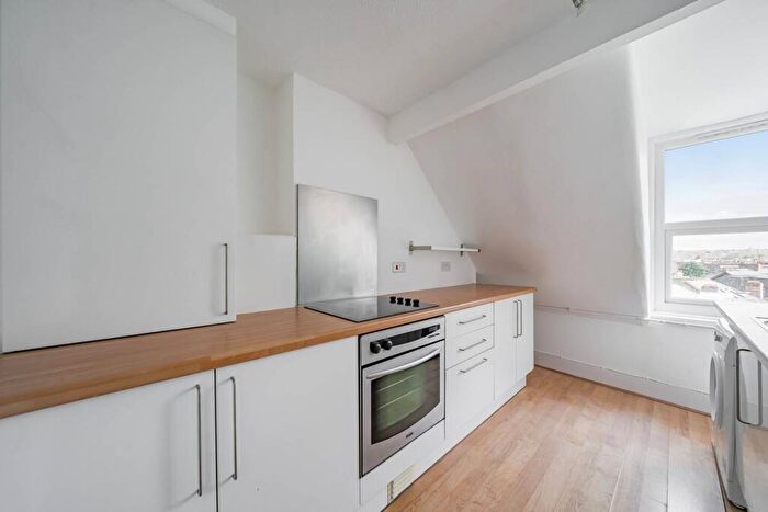 1 Bedroom Flat To Rent In Balham High Road, Balham, London, SW12