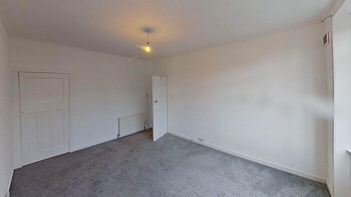3 Bedroom Flat To Rent In Oxgangs Terrace, Edinburgh, Midlothian, EH13