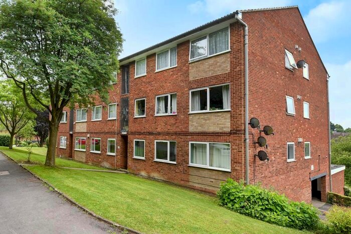 2 Bedroom Flat To Rent In Windsor Drive, High Wycombe, HP13
